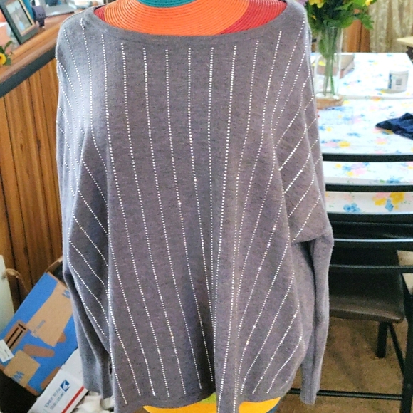 Ladies large gray super soft sweater with bling - Picture 1 of 7